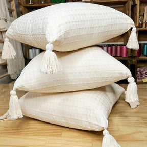 Kit com 2 Capas de Almofadas Pompom  Boho Chic
